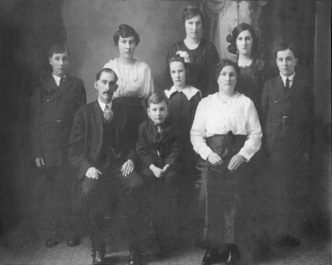 Thomas Levi Gilliland and Family